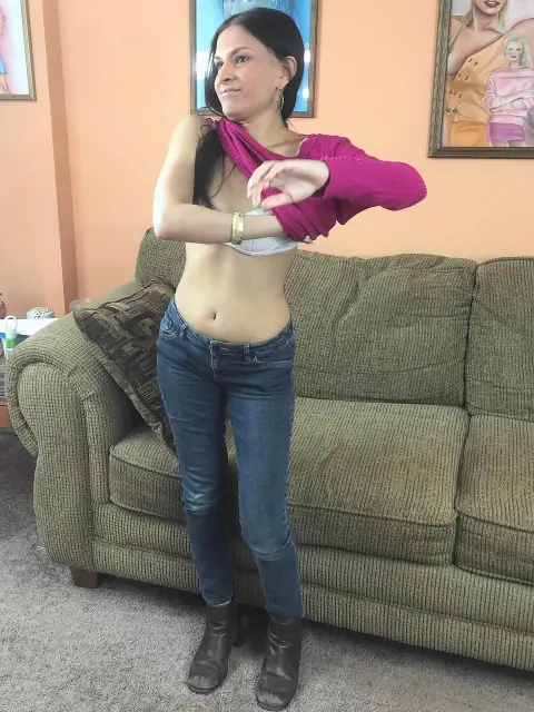 Tattooed Indian MILF in Jeans Gives a Blowjob and Takes a Cumshot – photo 2 of 20