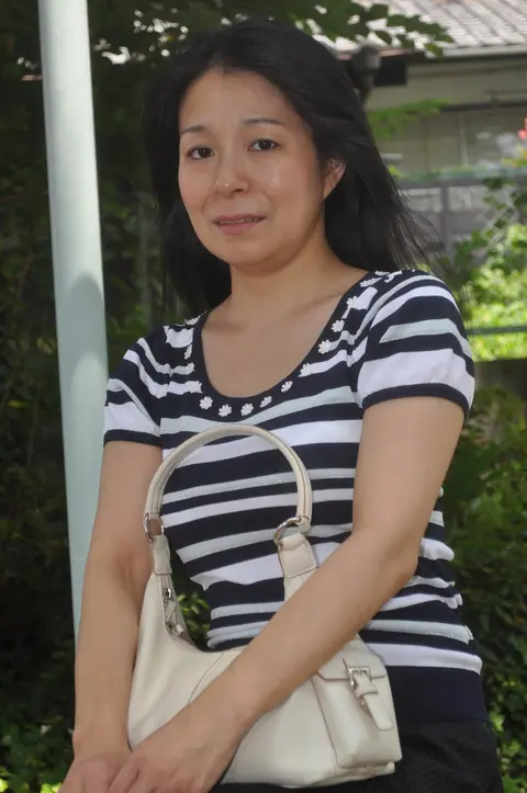 Petite Asian MILF in Glasses Strips and Spreads Outdoors – photo 2 of 20