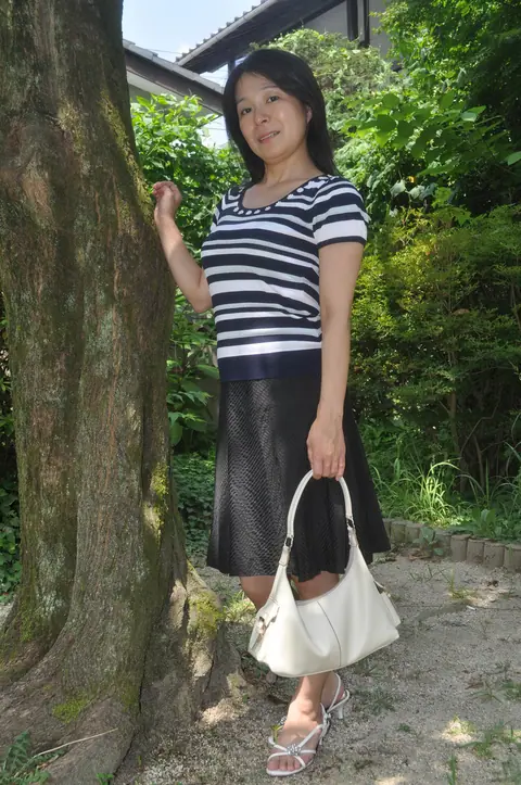 Petite Asian MILF in Glasses Strips and Spreads Outdoors – photo 3 of 20