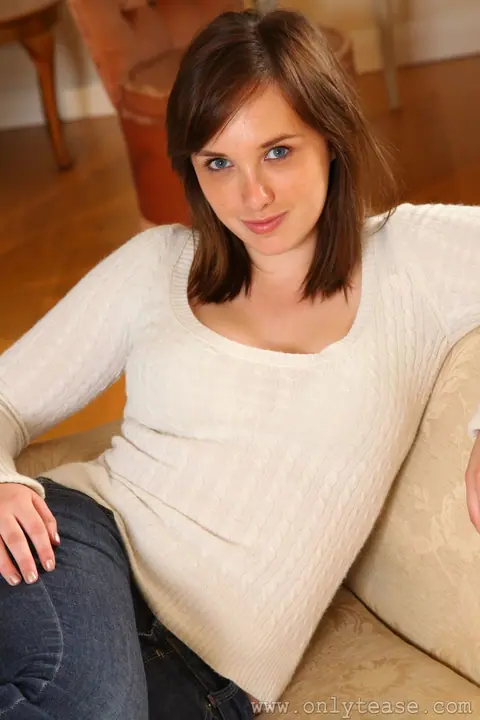 Brunette MILF with Big Tits Strips Out of Her Lingerie and Jeans – photo 3 of 20