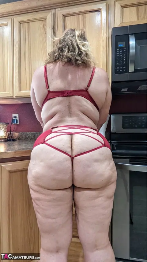 Busty Kris Ann: Mature Blonde BBW Shows Her Big Tits and Hairy Pussy in the Kitchen – photo 2 of 16