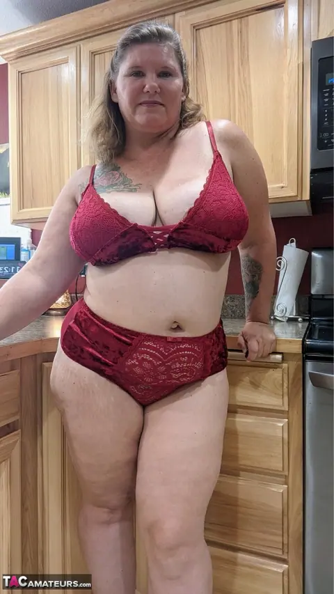 Busty Kris Ann: Mature Blonde BBW Shows Her Big Tits and Hairy Pussy in the Kitchen – photo 3 of 16