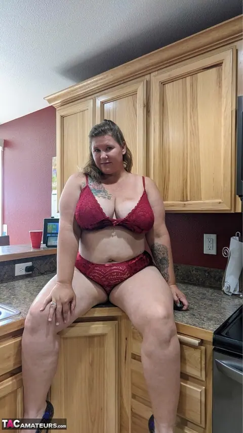 Busty Kris Ann: Mature Blonde BBW Shows Her Big Tits and Hairy Pussy in the Kitchen – photo 4 of 16