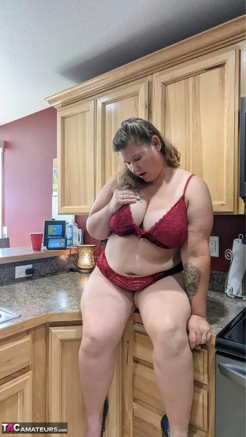 Busty Kris Ann: Mature Blonde BBW Shows Her Big Tits and Hairy Pussy in the Kitchen – photo 5 of 16
