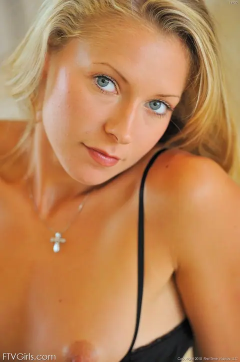 Lena Nicole: Blonde with Small Natural Tits Spreads Her Pussy Outdoors – photo 16 of 16