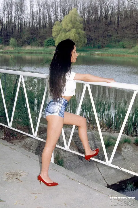 Sabrina Johnson: British MILF in Shorts Takes Anal in a Threesome – photo 1 of 12