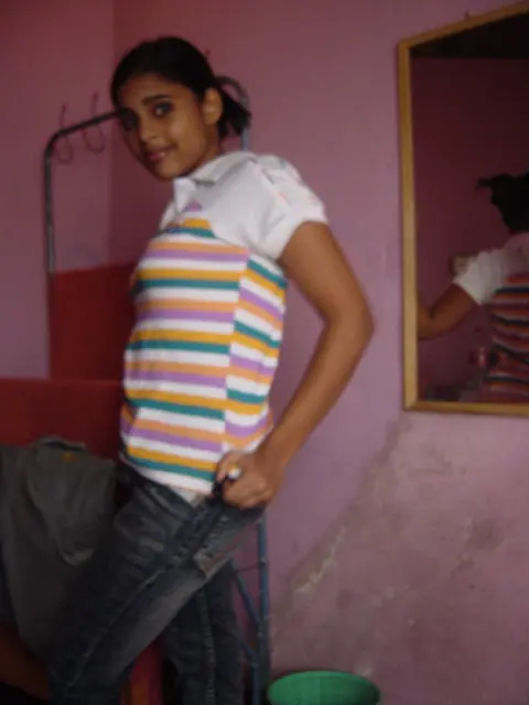 Indian Woman with Big Tits Strips Out of Her Jeans to Fondle Her Breasts – photo 4 of 10