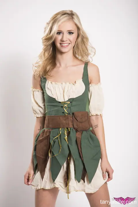 Rachel James: Blonde Sheds Her Cosplay Costume to Reveal Her Shaved Pussy – photo 2 of 15