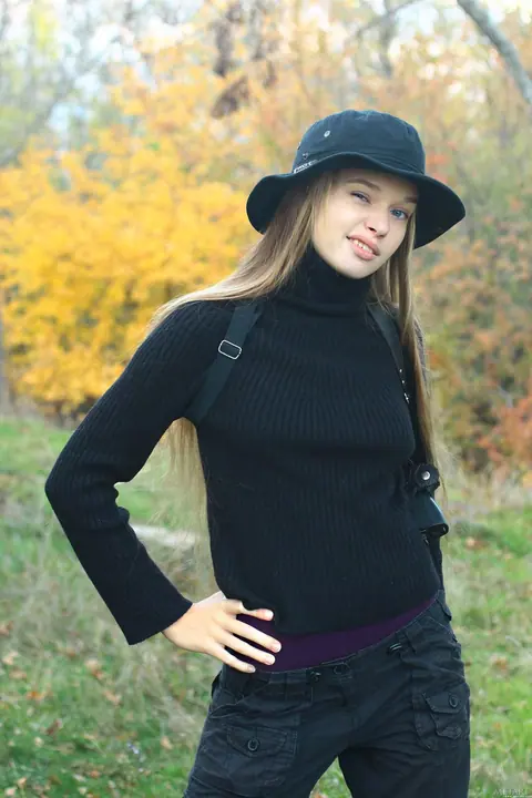 Milena D: Skinny Blonde Shows Her Big Tits and Slim Figure – photo 1 of 20