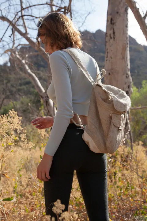 April Grantham: Short-Haired Brunette PAWG Poses Nude Outdoors in Yoga Pants – photo 4 of 11