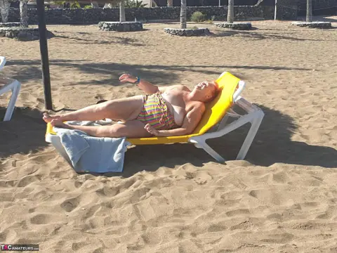 BBW Shows Her Big Tits and Ass on the Beach – photo 12 of 20