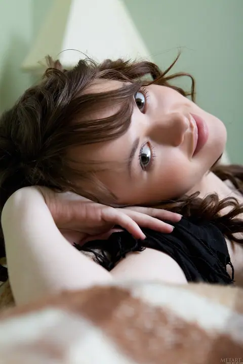 Woman Undresses and Spreads Her Shaved Pussy – photo 9 of 20