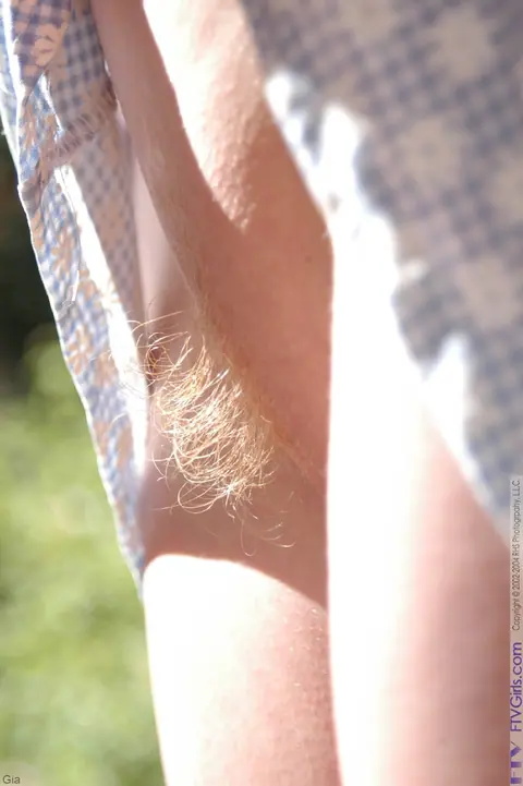 PAWG Spreads Her Hairy Pussy Outdoors – photo 18 of 20