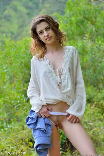Kristen Scott – Pale Brunette PAWG Uses a Dildo in the Forest