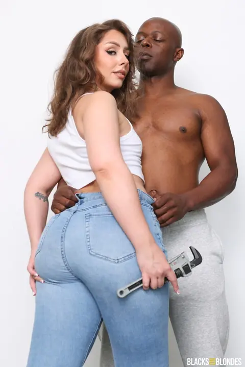 Tommy King: PAWG Brunette Rides BBC and Takes a Cumshot on Her Big Ass – photo 5 of 20