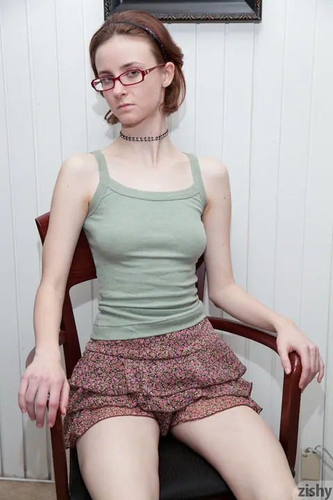 Jay Taylor: Pale Redhead PAWG in Glasses Flashes Her Panties Outdoors – photo 9 of 11