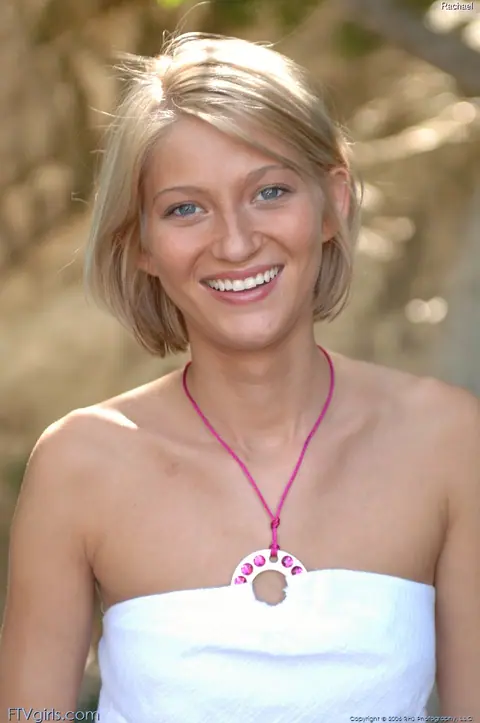 Woman in a Dress Flashes Outdoors – photo 6 of 20