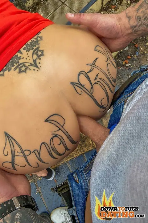 PAWG MILF Takes Anal Doggy Outdoors – photo 11 of 20