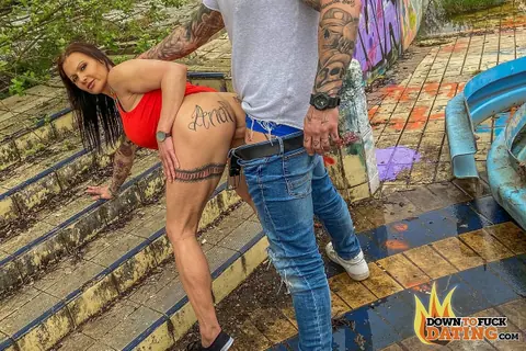 PAWG MILF Takes Anal Doggy Outdoors – photo 7 of 20