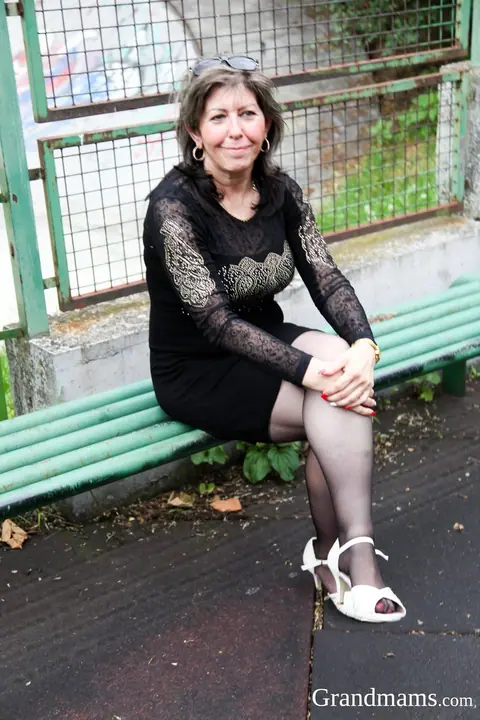Mature Woman in Glasses Strokes and Fucks Outdoors – photo 2 of 20
