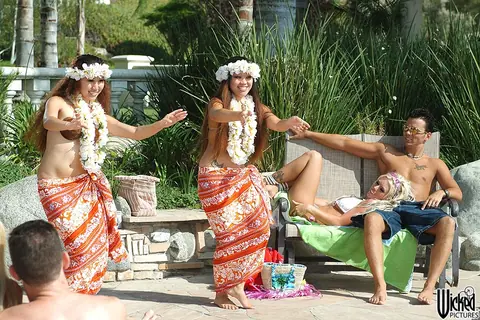 Avena Lee & Kaylani Lei: Thai PAWG and Friends Fuck Outdoors by the Pool – photo 1 of 20