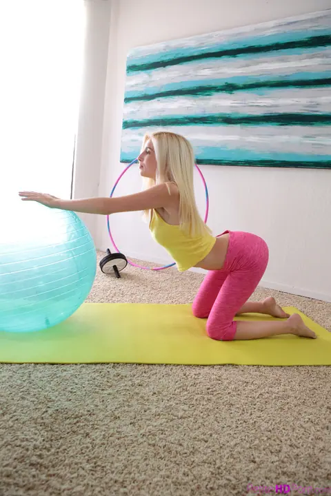 Piper Perri: Skinny Blonde in Yoga Pants Gets a Creampie – photo 2 of 18