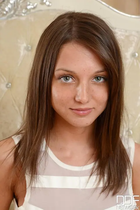 Foxy Di: Petite Brunette With Big Tits Gives a Blowjob and Handjob Before Facial – photo 1 of 20
