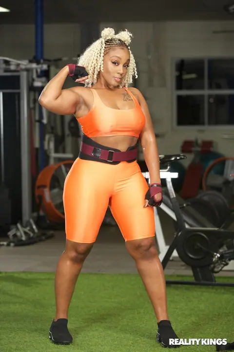 Mimi Curvaceous: Thick Ebony Babe Rides Cock in the Gym – photo 1 of 20