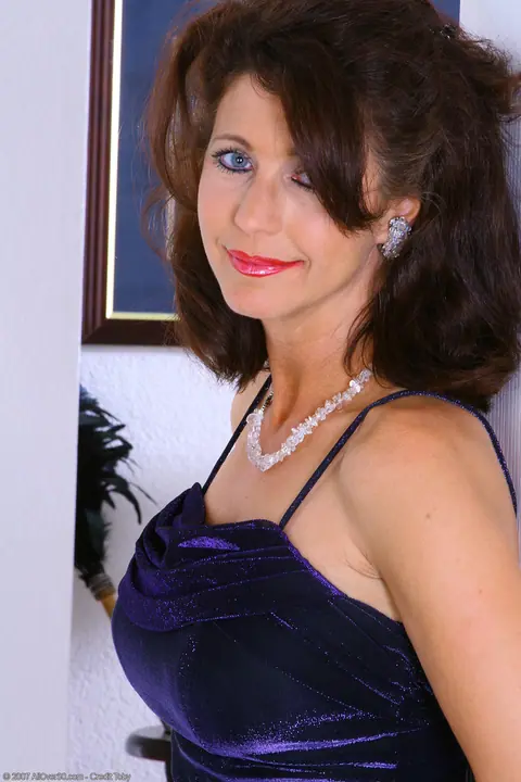 MILF with Big Tits Poses in Stockings – photo 1 of 20