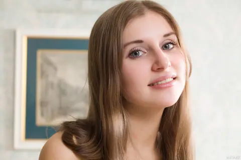 Viva B: Tall Blonde Strips Off Her Panties and Spreads Her Pussy – photo 2 of 20