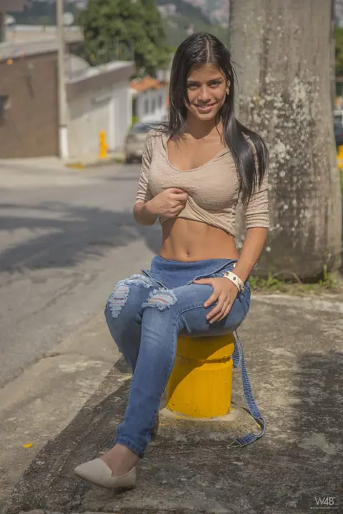 Denisse Gomez: Brunette Latina Poses Outdoors in Jeans – photo 19 of 20