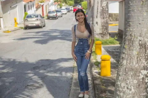 Denisse Gomez: Brunette Latina Poses Outdoors in Jeans – photo 3 of 20