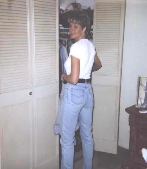 Tracy Lick: Mature Blonde in Lingerie and Jeans Spreads Her Holes – photo 5 of 18