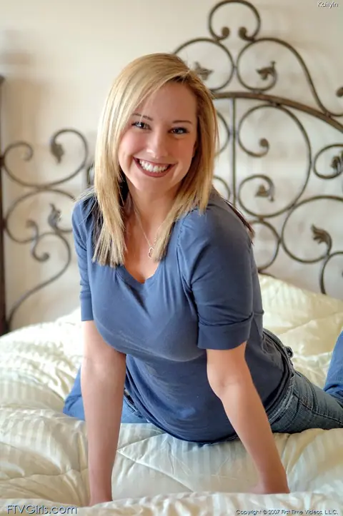 Tattooed Blonde Fingers and Toys Her Pussy in the Bedroom – photo 1 of 20
