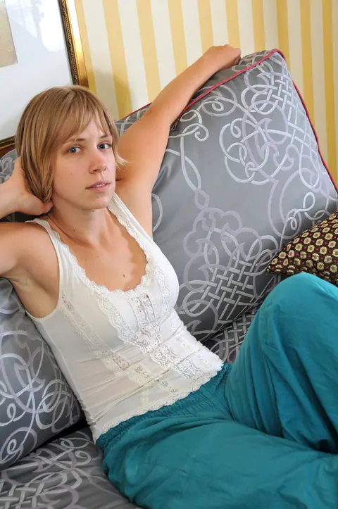 Carmen December: Thick Amateur Blonde Fingers and Spreads Her Bush – photo 1 of 20