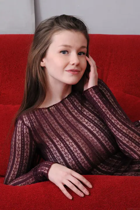 Emily Bloom: Ukrainian Babe Strips Out of Her Stockings – photo 3 of 20