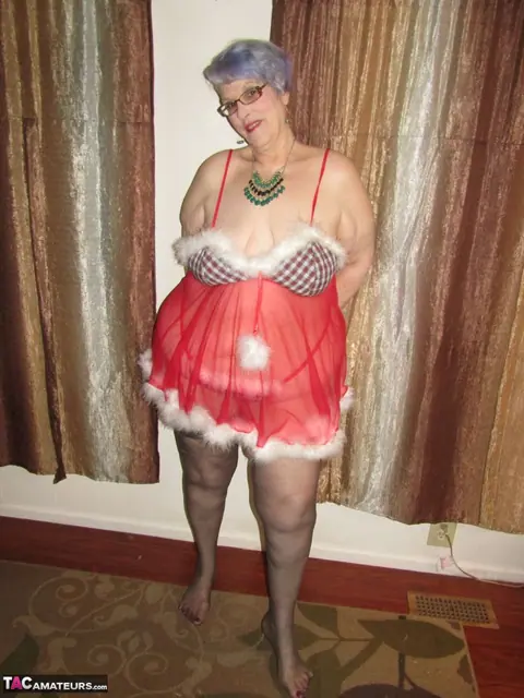PAWG in Glasses Strips Off Her Lingerie and Stockings – photo 1 of 20