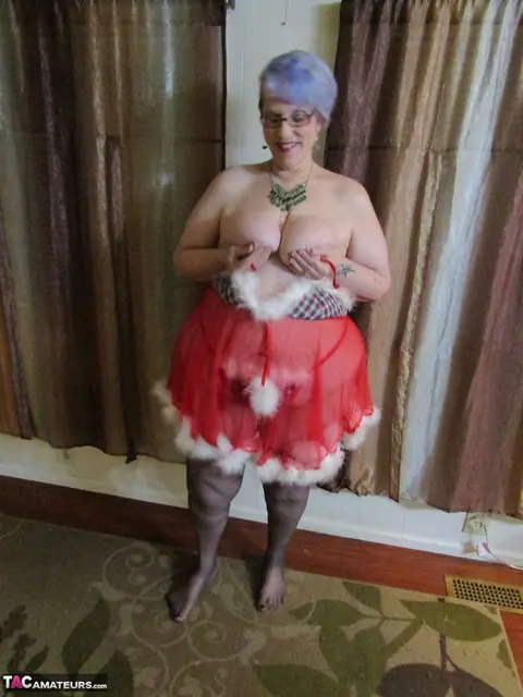 PAWG in Glasses Strips Off Her Lingerie and Stockings – photo 6 of 20
