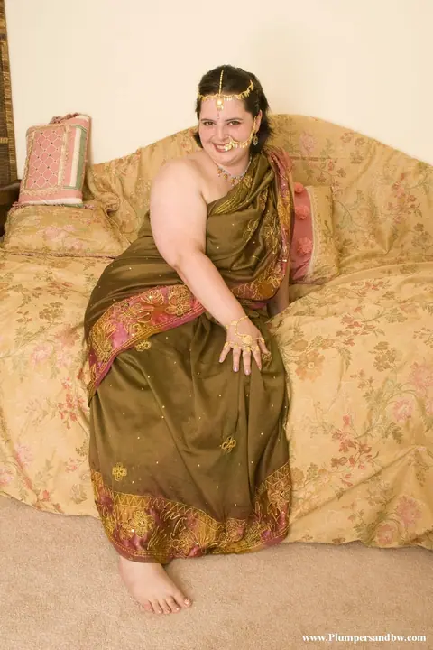 Chubby Indian MILF in a Skirt Spreads Her Hairy Bush – photo 1 of 15