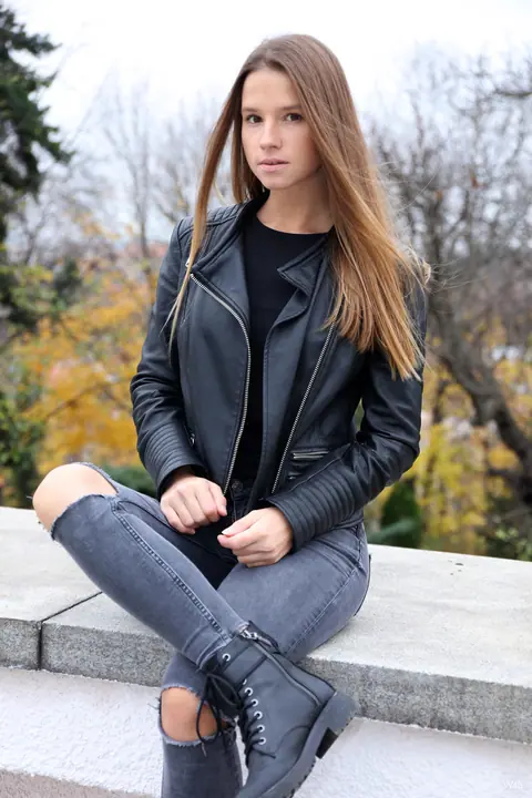 Vanessa Mio: Woman in Leather Boots and Jeans Strips Outdoors – photo 20 of 20