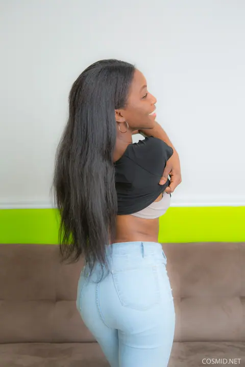 Queenie Reynolds: Ebony PAWG Undresses to Show Her Big Tits and Dark Nipples – photo 4 of 16