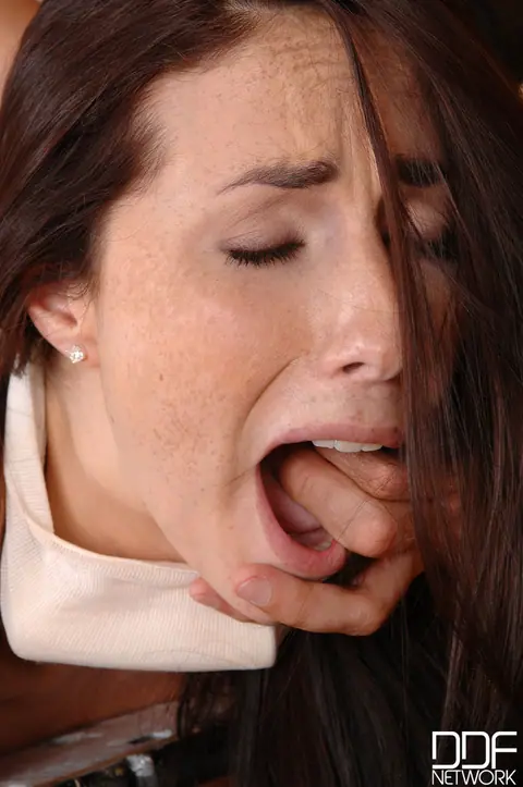 Paige Turnah: Tattooed Brunette Gets Bound and Fucked to a Cumshot – photo 5 of 20
