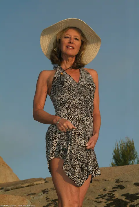 Tanned MILF Poses in Her Bikini Outdoors – photo 2 of 20
