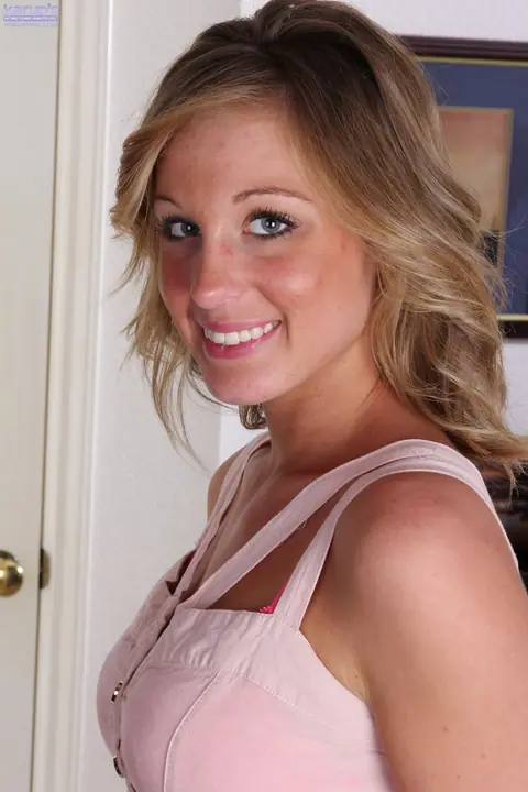 Ashley Jones: Mature Blonde MILF Strips Out of Her Skirt and Spreads – photo 1 of 20
