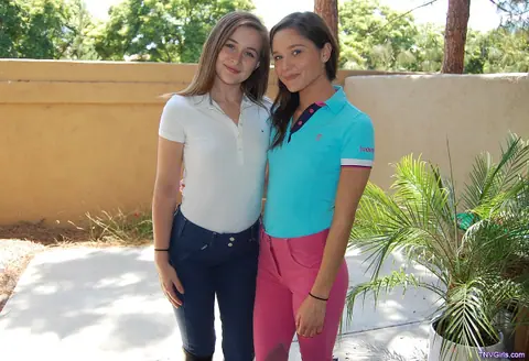 Danni Rivers & Zoe Bloom: Petite Brunette Lesbians Lick Pussy Outdoors – photo 3 of 11