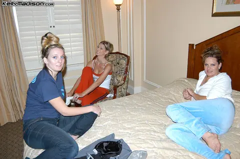 Brooke Banner: Busty Blonde MILF Strips Out of Her Jeans in a Hotel Room – photo 4 of 16