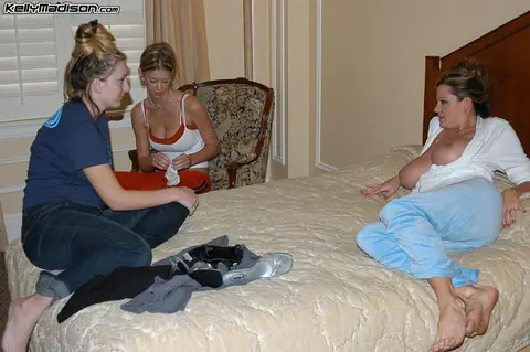 Brooke Banner: Busty Blonde MILF Strips Out of Her Jeans in a Hotel Room – photo 7 of 16