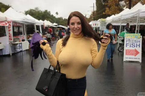 Angela White: Australian Brunette Flashes Her Big Natural Tits in Public – photo 8 of 11