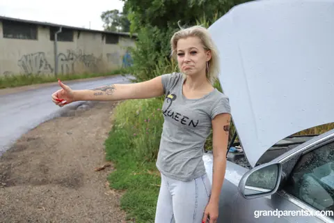 Eveline Magic: Chubby Mature and Blonde Share a Guy in a Car – photo 2 of 21
