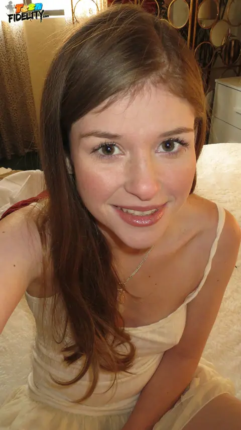 Lara Brookes: Redhead Shows Off Her Small Tits in an Outdoor Selfie – photo 15 of 16
